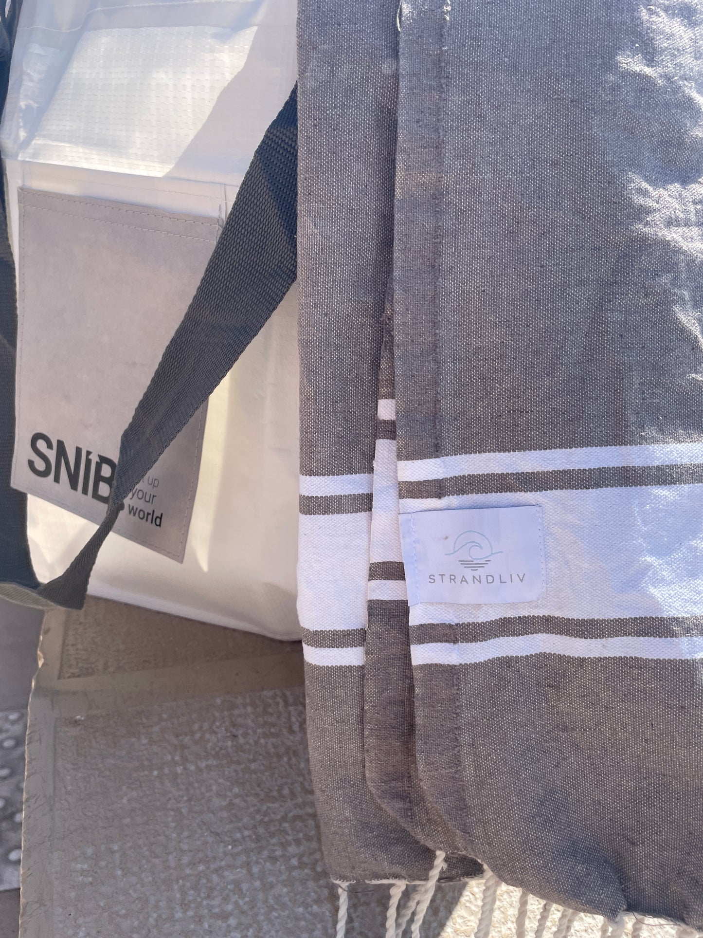 STRANDLIV x SNIB Fouta Taupe und ClassicBAG Simply White