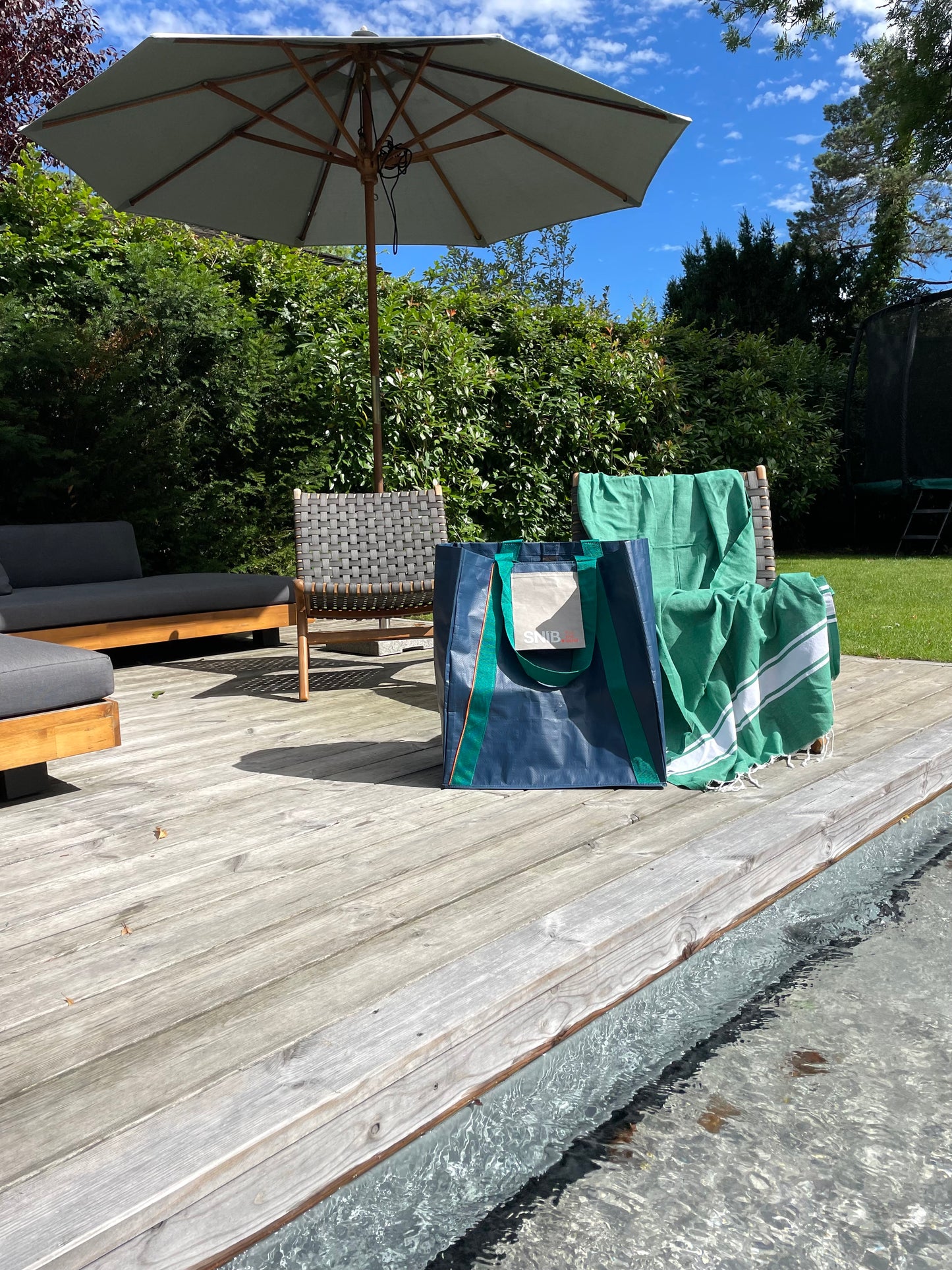 STRANDLIV x SNIB Fouta Classic Jamaika Green und BackBAG midnight boom