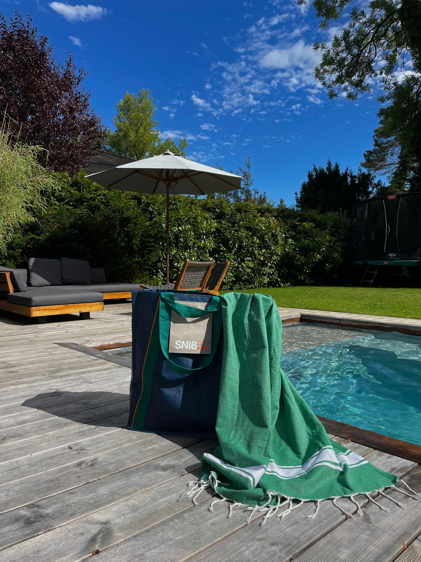 STRANDLIV x SNIB Fouta Classic Jamaika Green und BackBAG midnight boom
